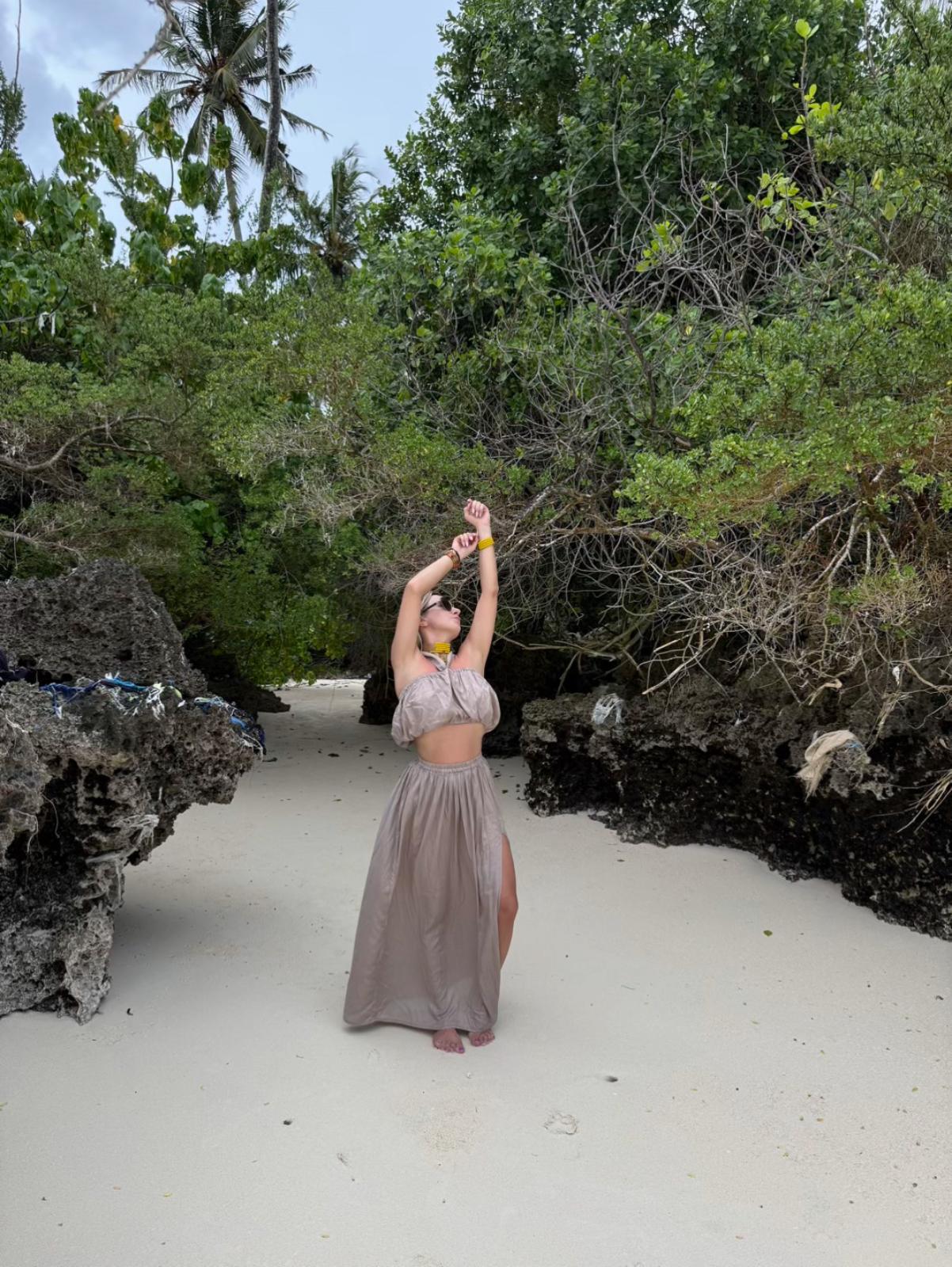 Half Top & Skirt Beige