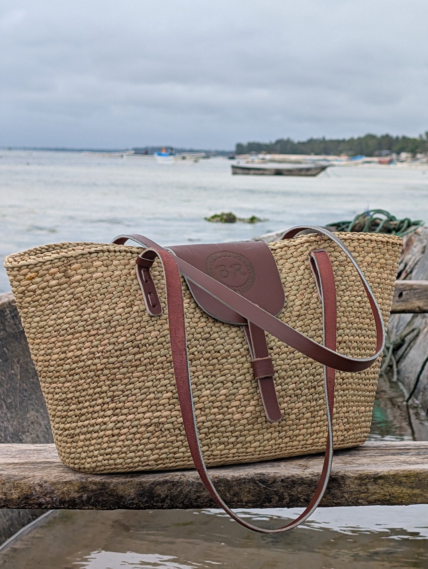 Medium Handwoven Milulu Grass Bag with Leather Handles – Authentic African Craft